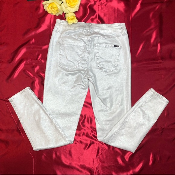 White House Black Market (WHBM) Low Rise Coated Skinny Ankle Jean Silver - Picture 8 of 9